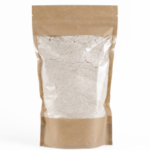 Ekologiški avižiniai miltai pilno grūdo nesijoti (pilnai su sėlena) maišelyje, baltame fone