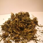 Ekologiški kanapių žiedai baltame fone