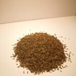 Ekologiški kmynai paberti ant stalo