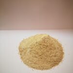 Ekologiški kviečiai paberti ant stalo