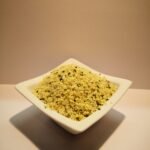 Ekologiškos kanapės indelyje, baltame fone